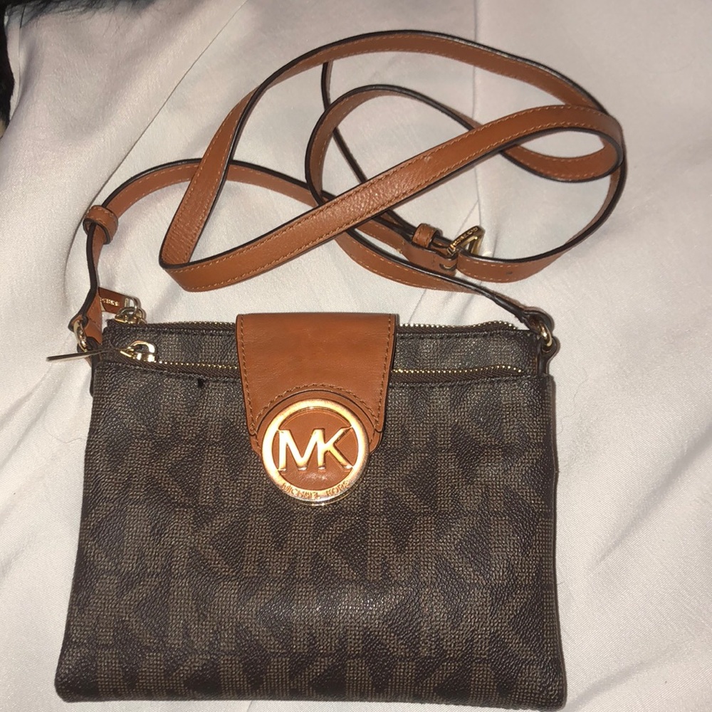 Michael kors cross body purse